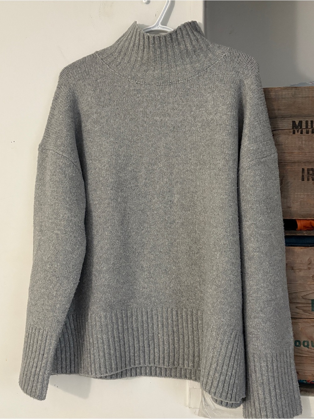 Cozy Grey Oversized Ribbed Knit Turtleneck Sweater Size Medium